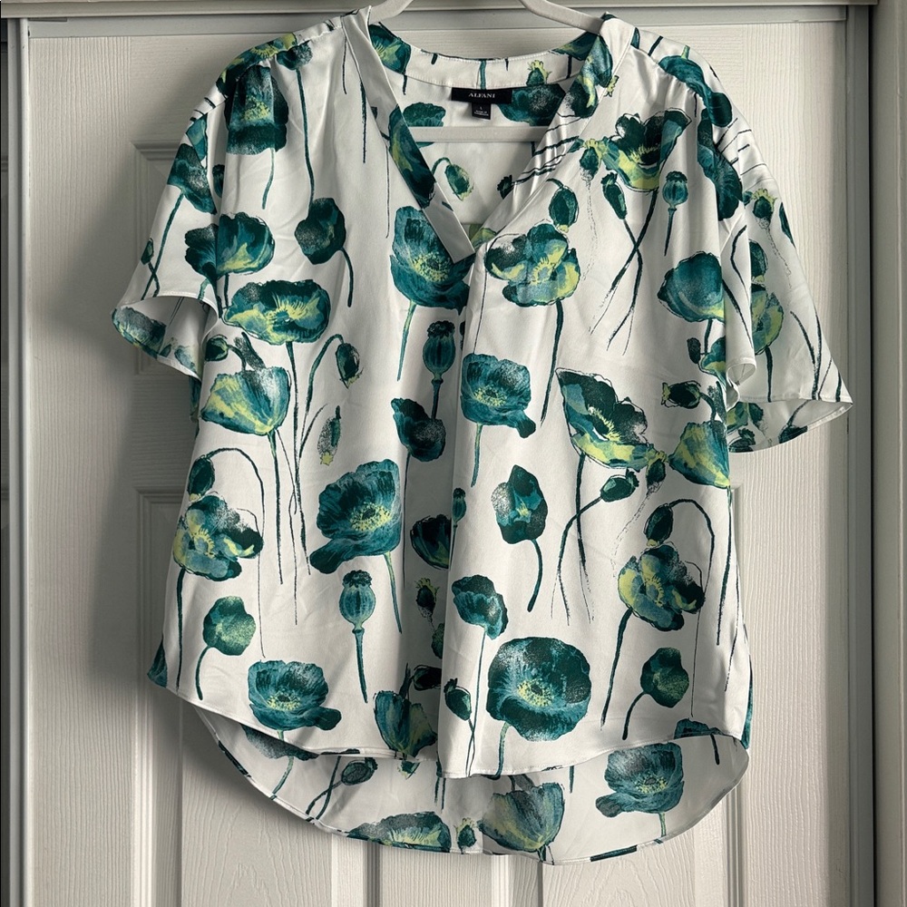 Alfani Green and White Floral Blouse